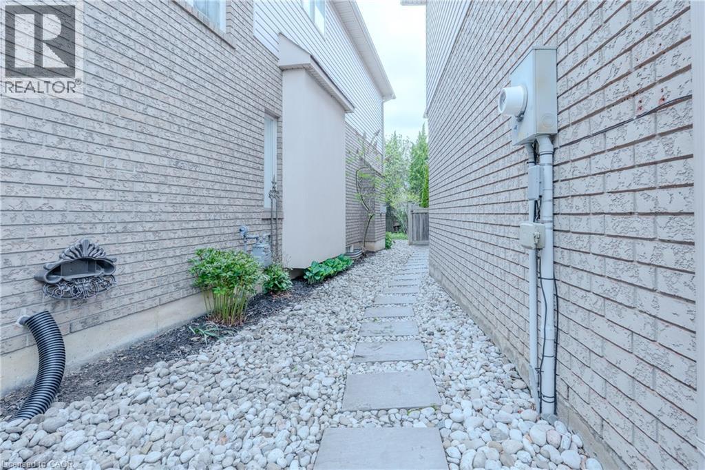 79 MOORLAND Crescent - 39