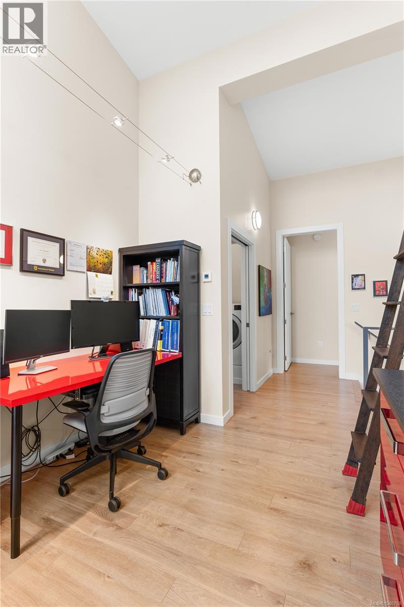 1704 Coronation Ave - Image 24