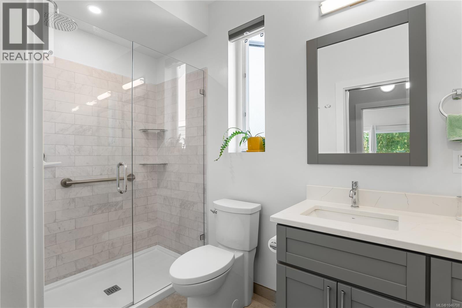 1704 Coronation Ave - 35