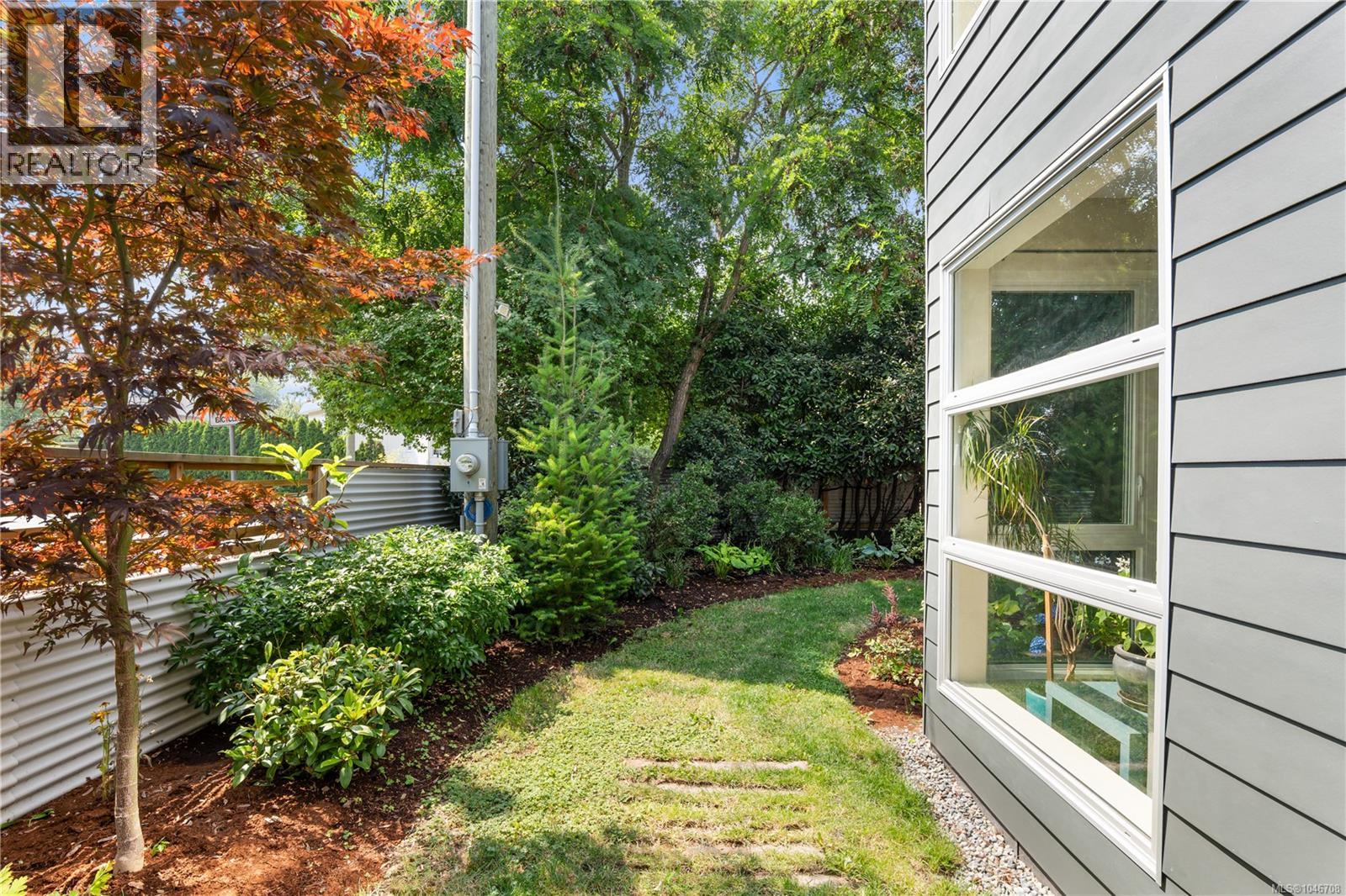 1704 Coronation Ave - 19