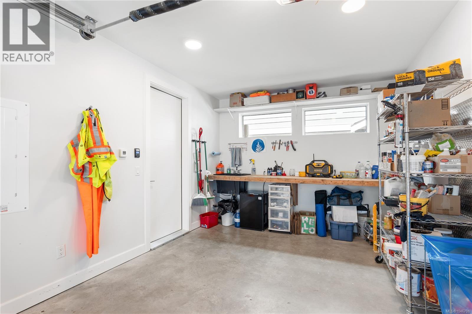 1704 Coronation Ave - Image 36
