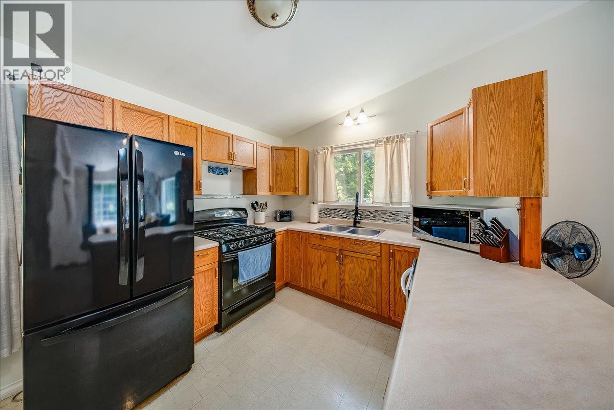 210 & 206 BELMOND Road, Salmo