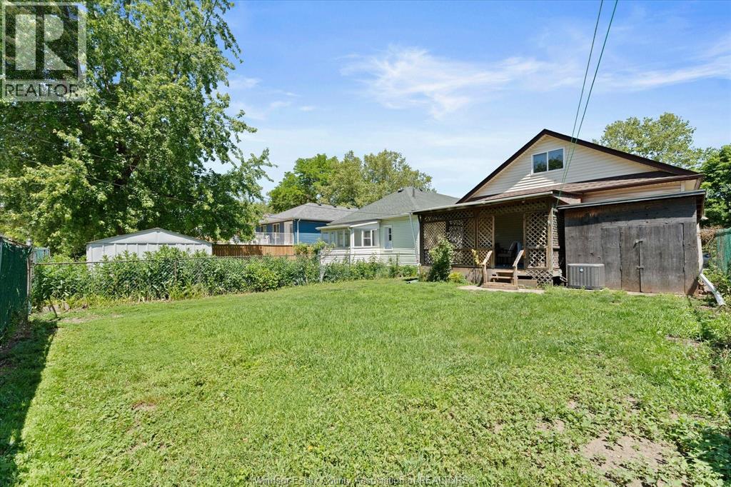 663 BROCK STREET - 35