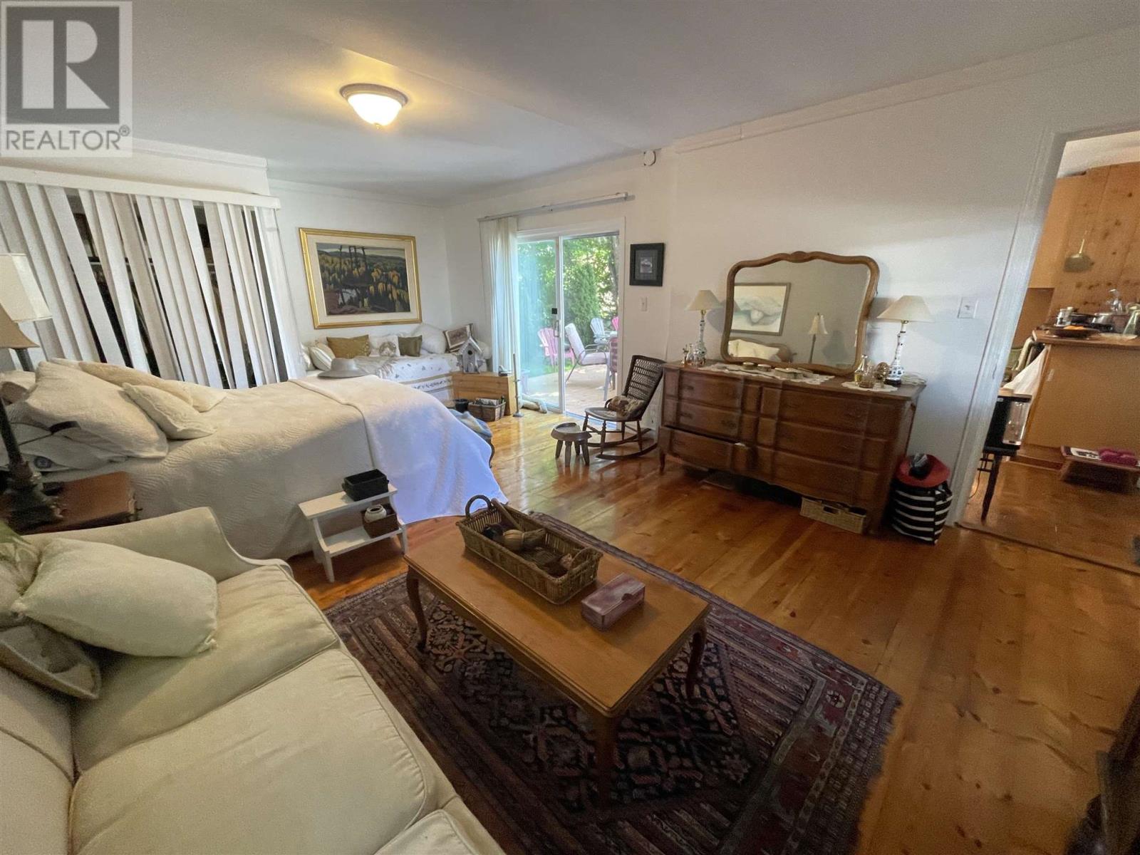 73 Hutchison AVE - 14