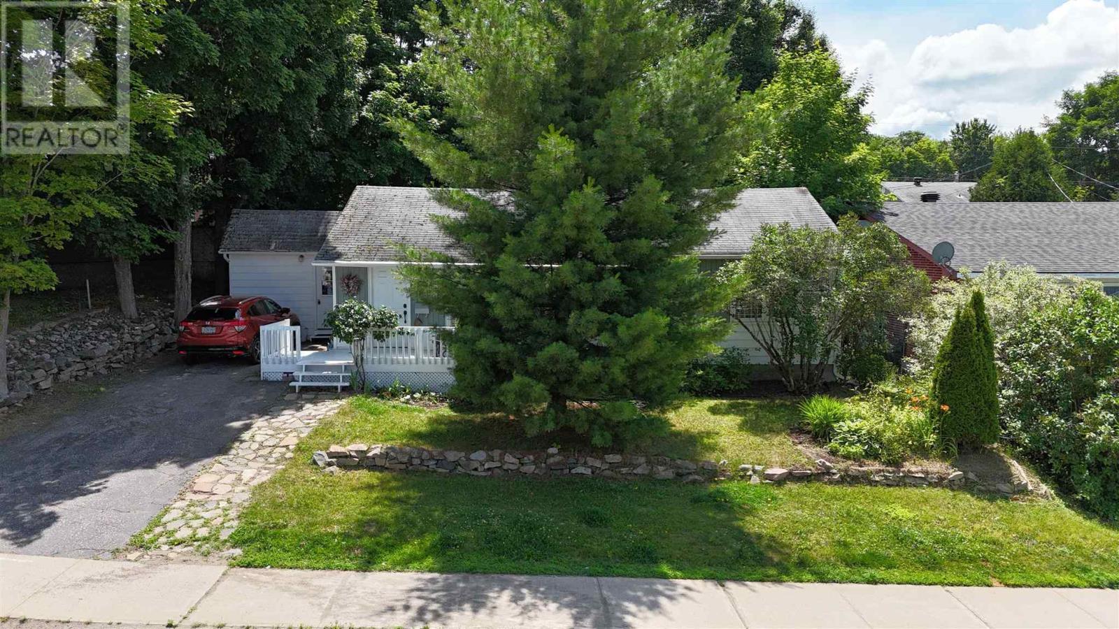 73 Hutchison AVE - 21