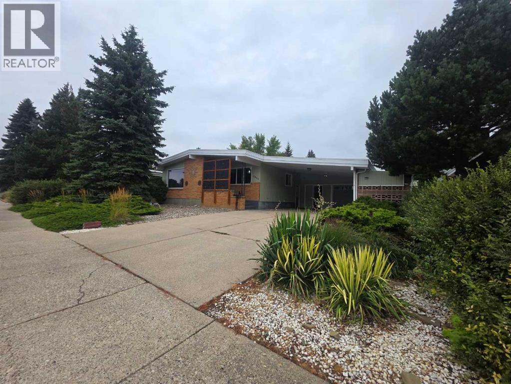 1425 Scenic Drive South