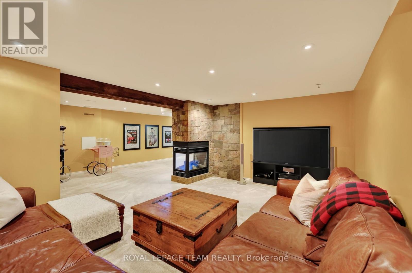 11 FESSENDEN WAY - 42