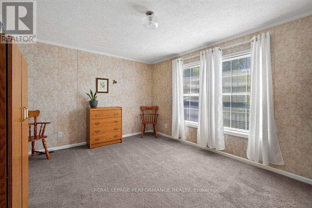16 Eastgate Avenue