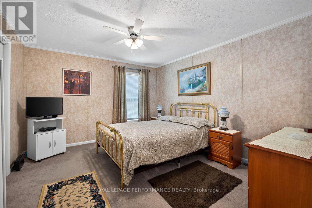 16 EASTGATE AVENUE - 32