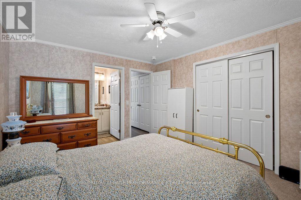 16 EASTGATE AVENUE - 35