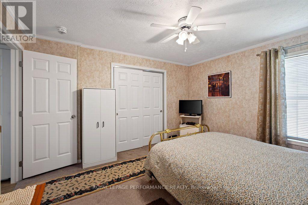 16 EASTGATE AVENUE - 36