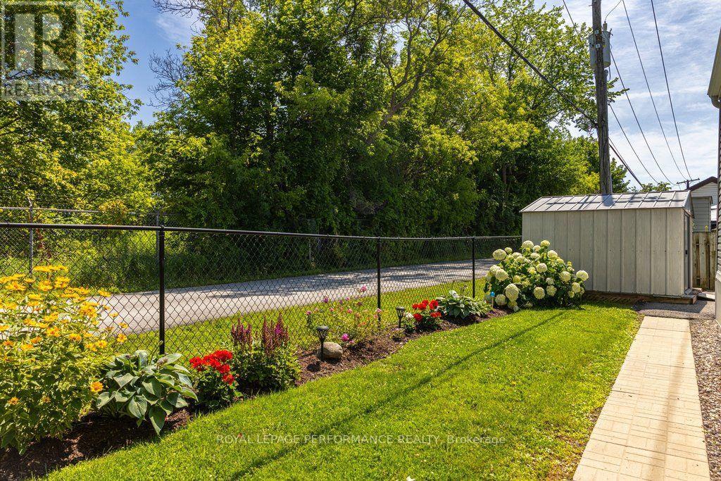 16 Eastgate Avenue