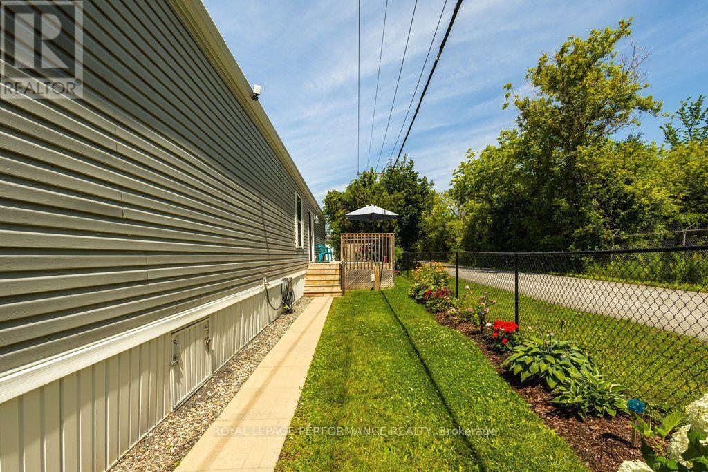 16 Eastgate Avenue