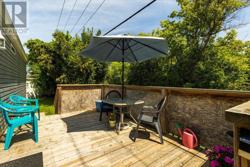 16 EASTGATE AVENUE - 44