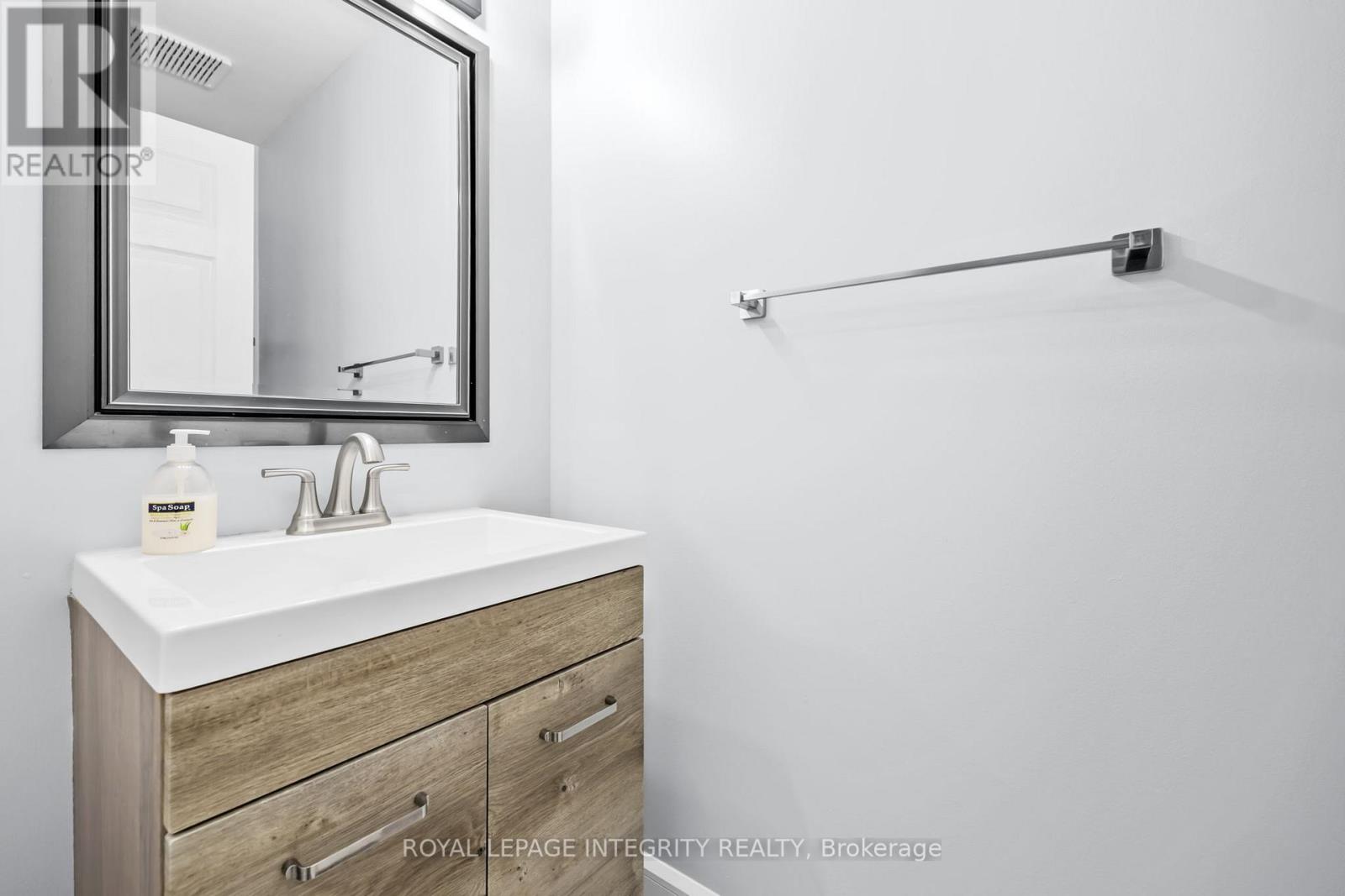 3 Bed, 3 Bath House for Sale in Ottawa – 3 KALBROOK STREET, Ottawa – MLS# X13671714 - Image 18