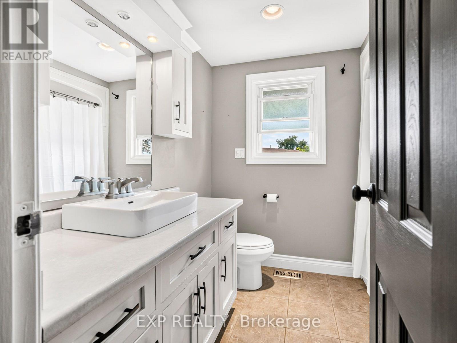 #32 242 LAKEPORT ROAD - 21