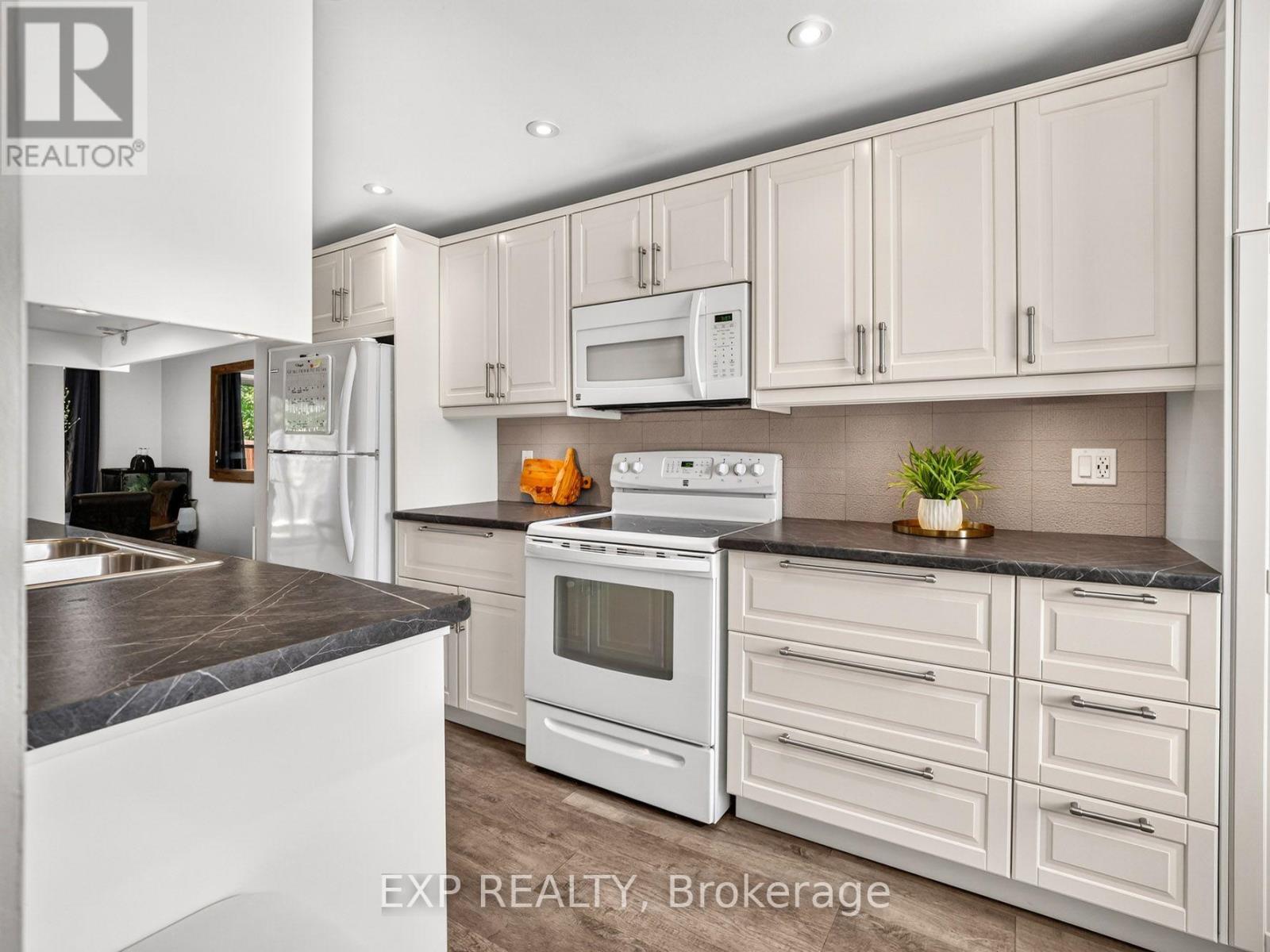 #32 242 LAKEPORT ROAD - 4