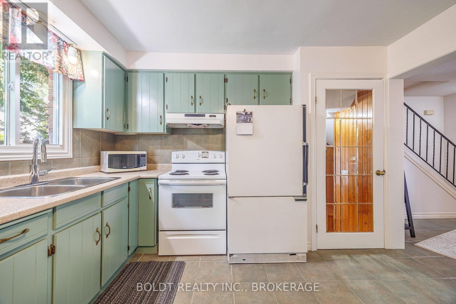 13 1/2 NORTHGLEN AVENUE - 10