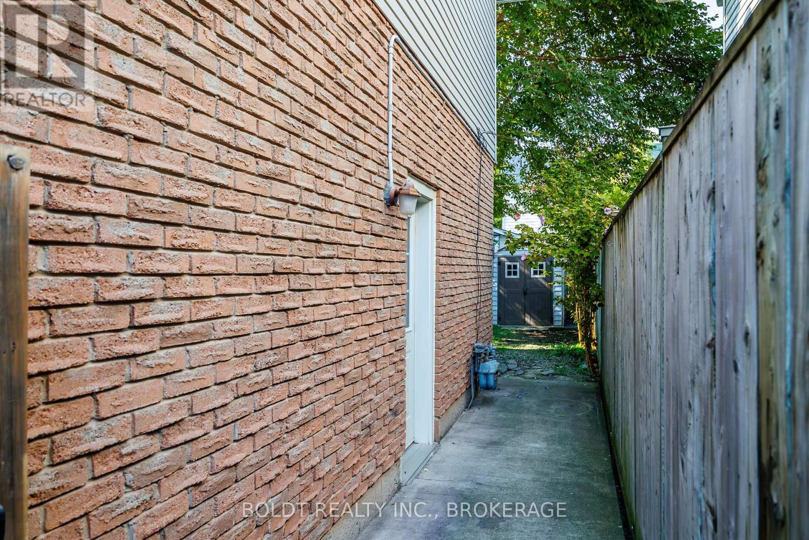 13 1/2 NORTHGLEN AVENUE - Image 26