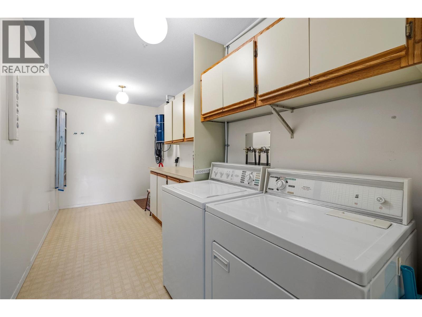 #165 1045 Sutherland Avenue - 32