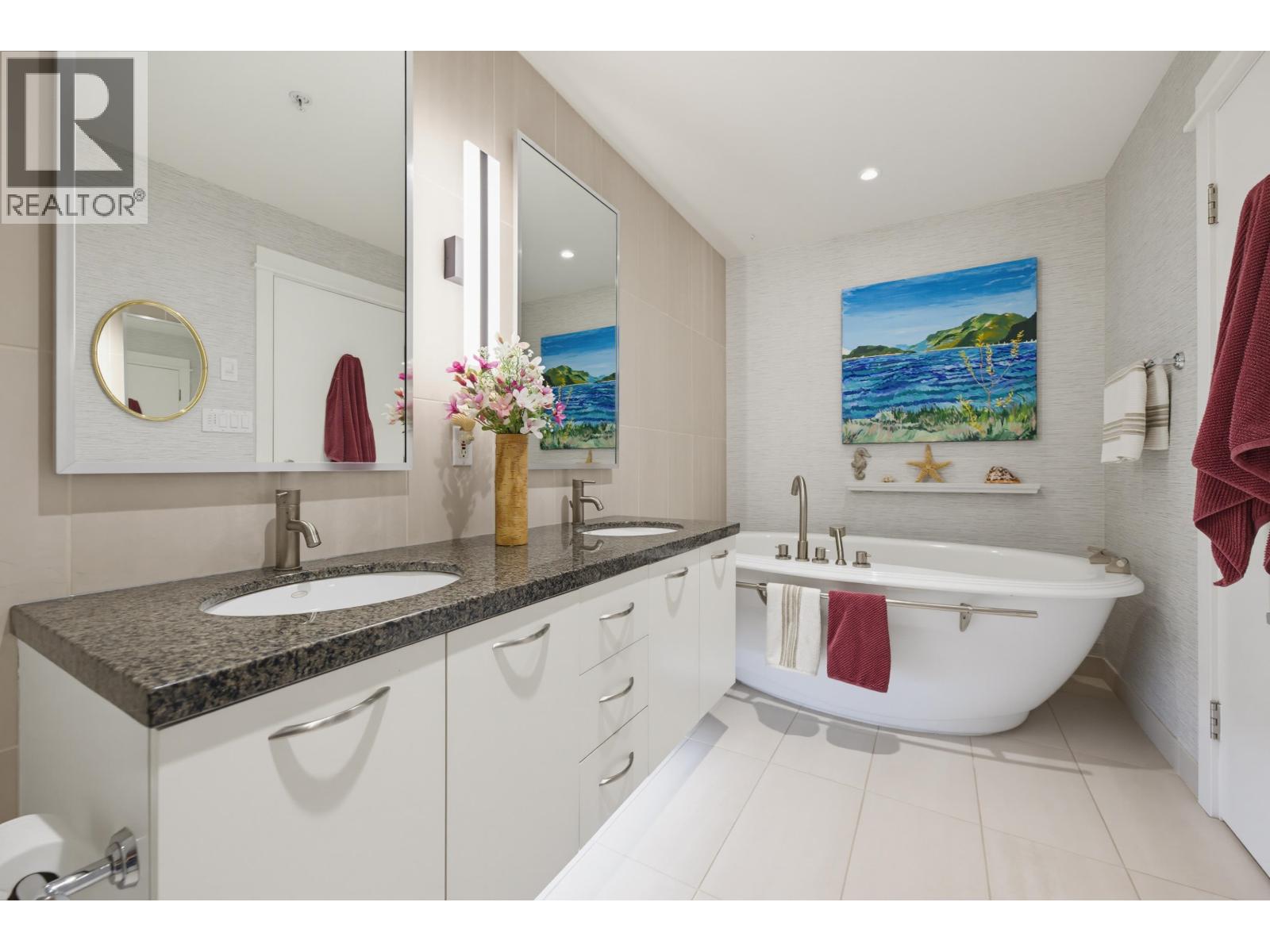 402 3355 CYPRESS PLACE, West Vancouver