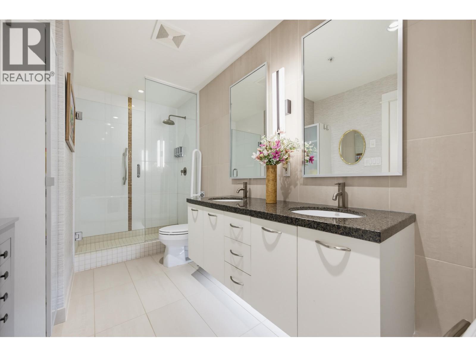 402 3355 CYPRESS PLACE, West Vancouver
