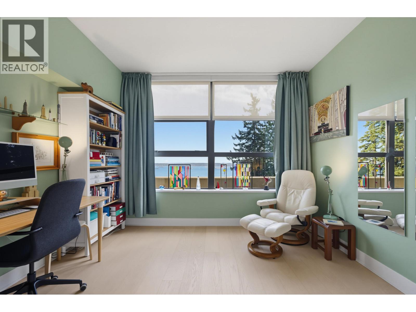 402 3355 CYPRESS PLACE, West Vancouver