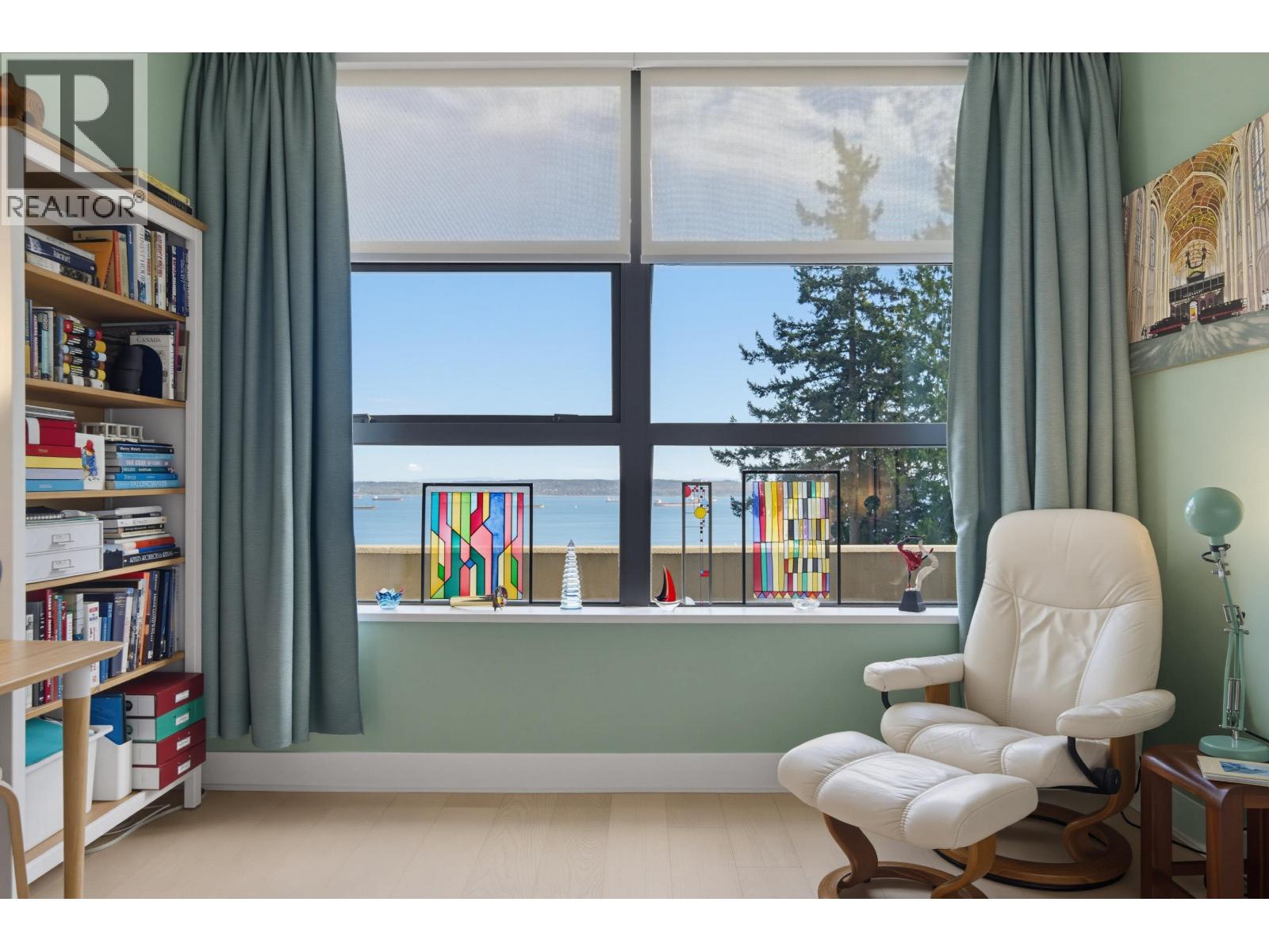 402 3355 CYPRESS PLACE, West Vancouver