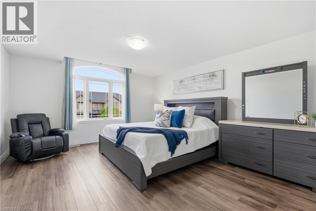 161 KINSMAN Drive - Image 24