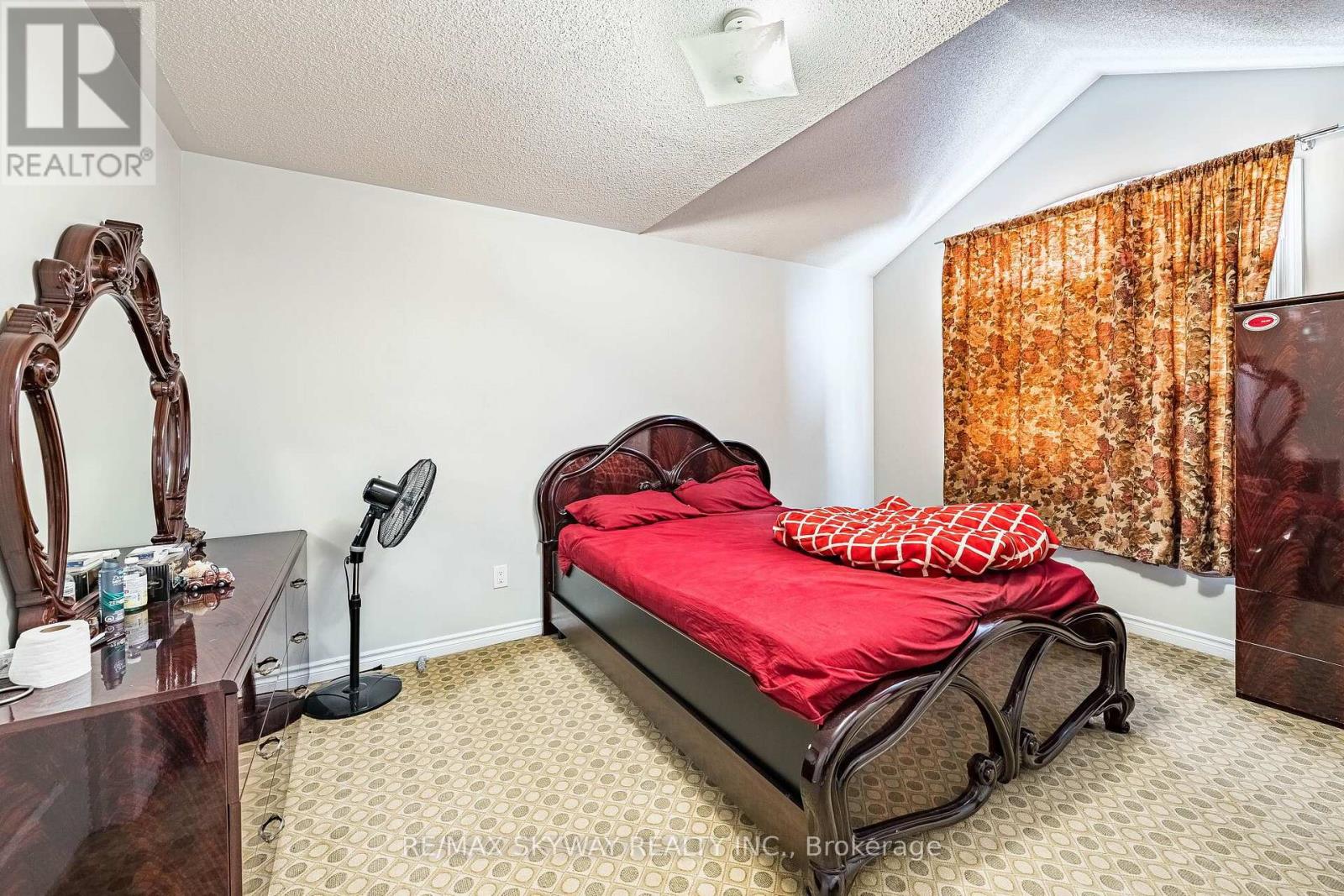 18 LONG MEADOW ROAD - 22