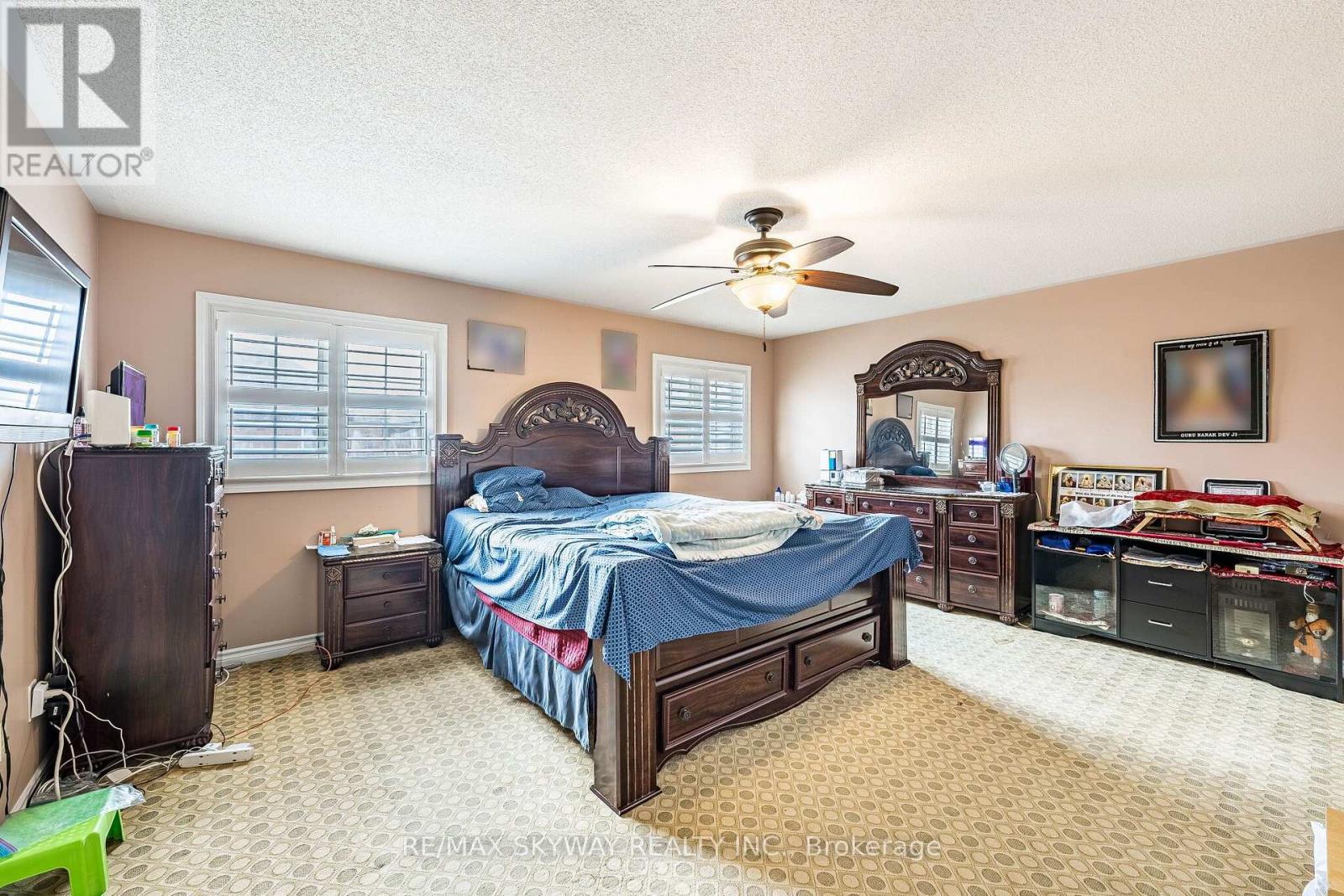 18 LONG MEADOW ROAD - 28