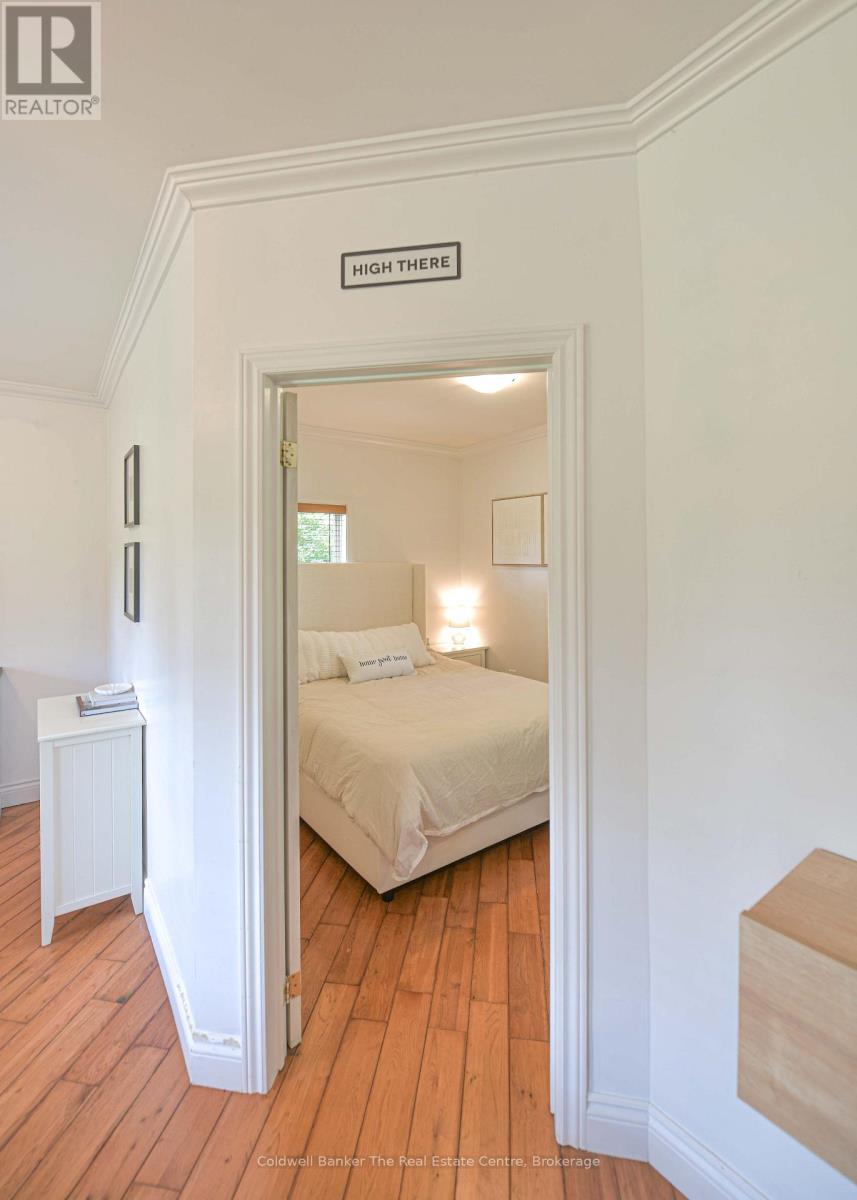 810 JOHN STREET N - 30