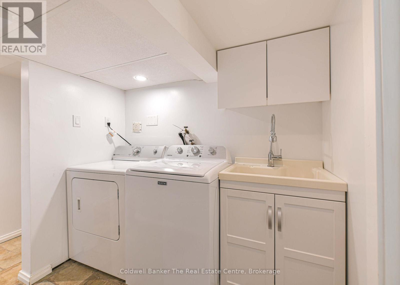 810 JOHN STREET N - Image 36