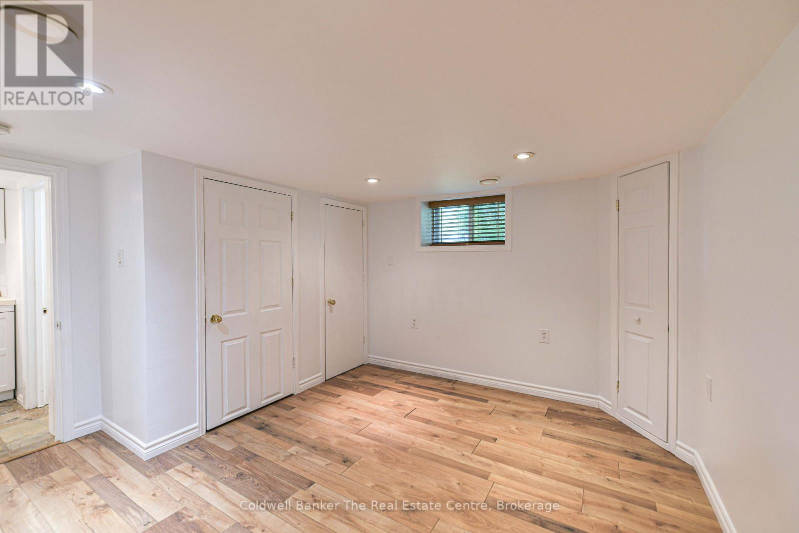 810 JOHN STREET N - 41