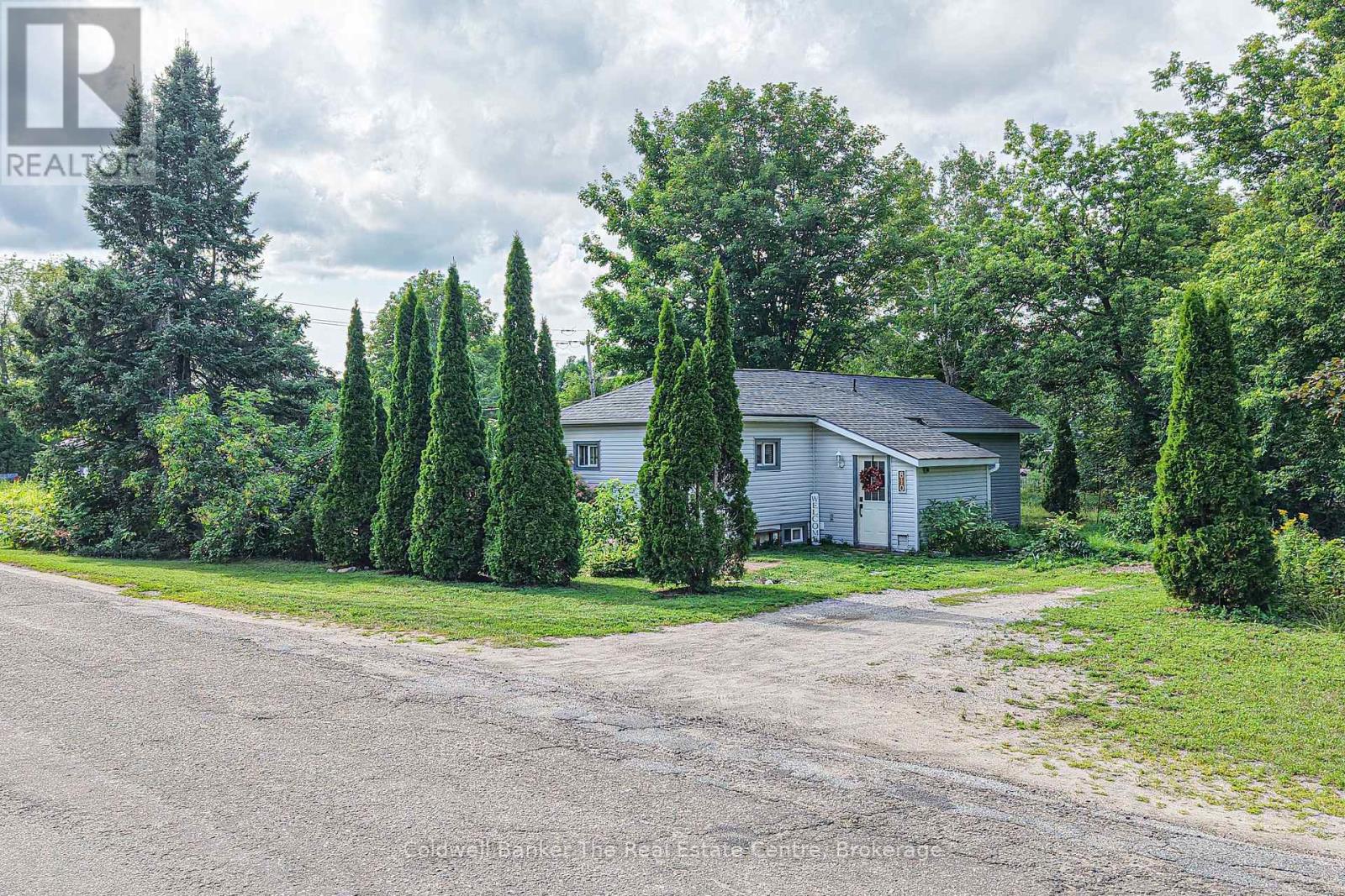810 JOHN STREET N - 45