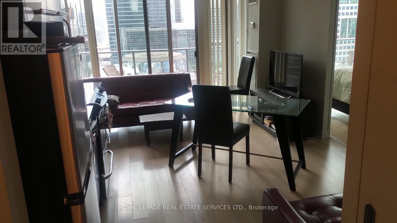 #1609 126 SIMCOE STREET - 3