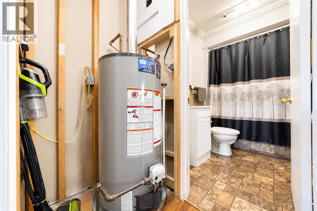 213 2 Street West - Photo 17