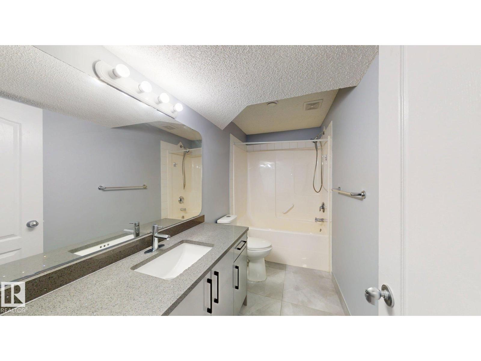 7848 7 AVENUE SW - 6