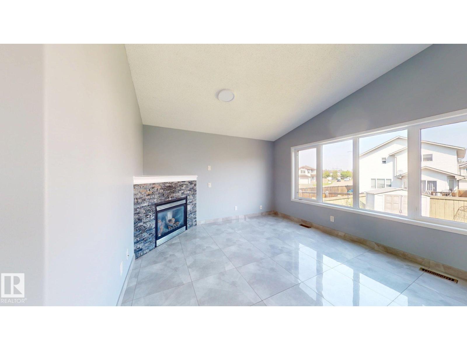 7848 7 AVENUE SW - 35