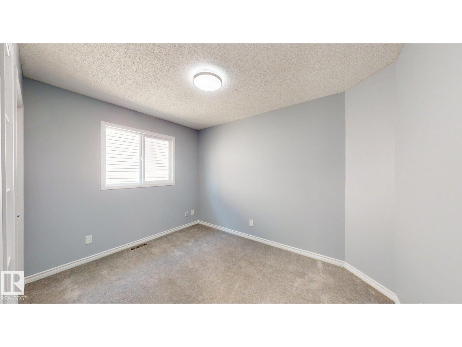7848 7 AVENUE SW - 27