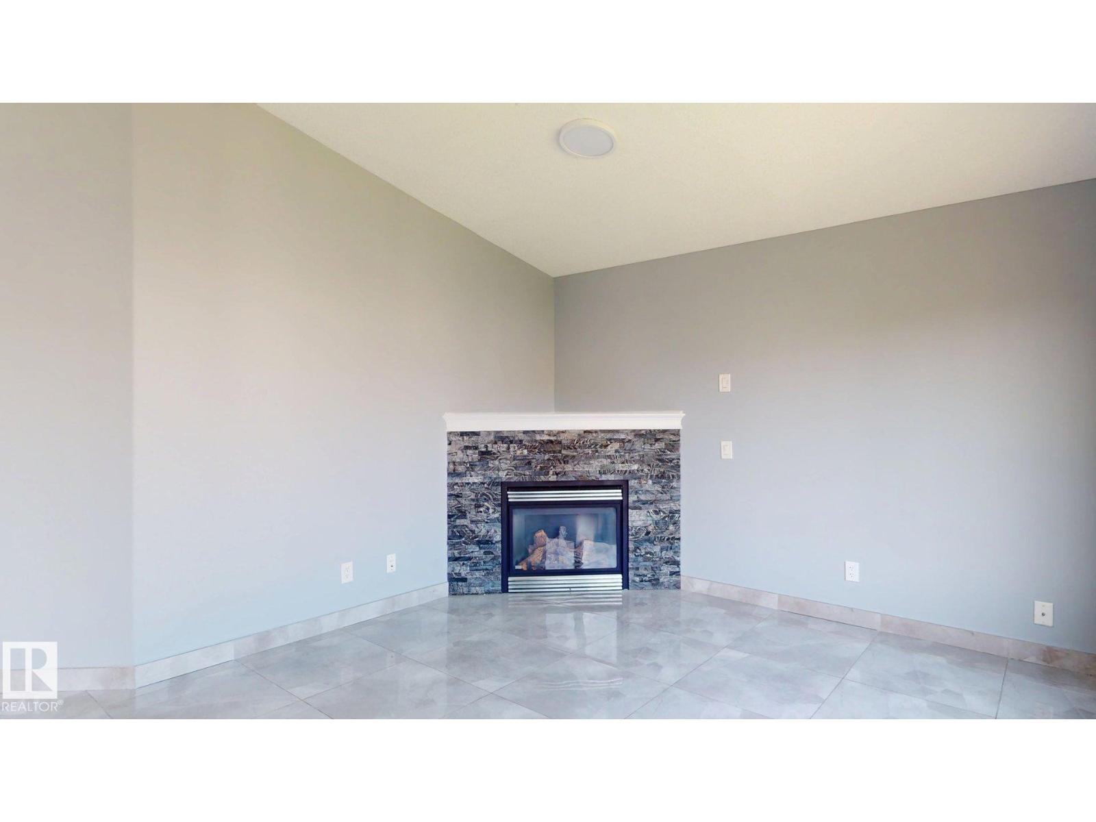 7848 7 AVENUE SW - 32