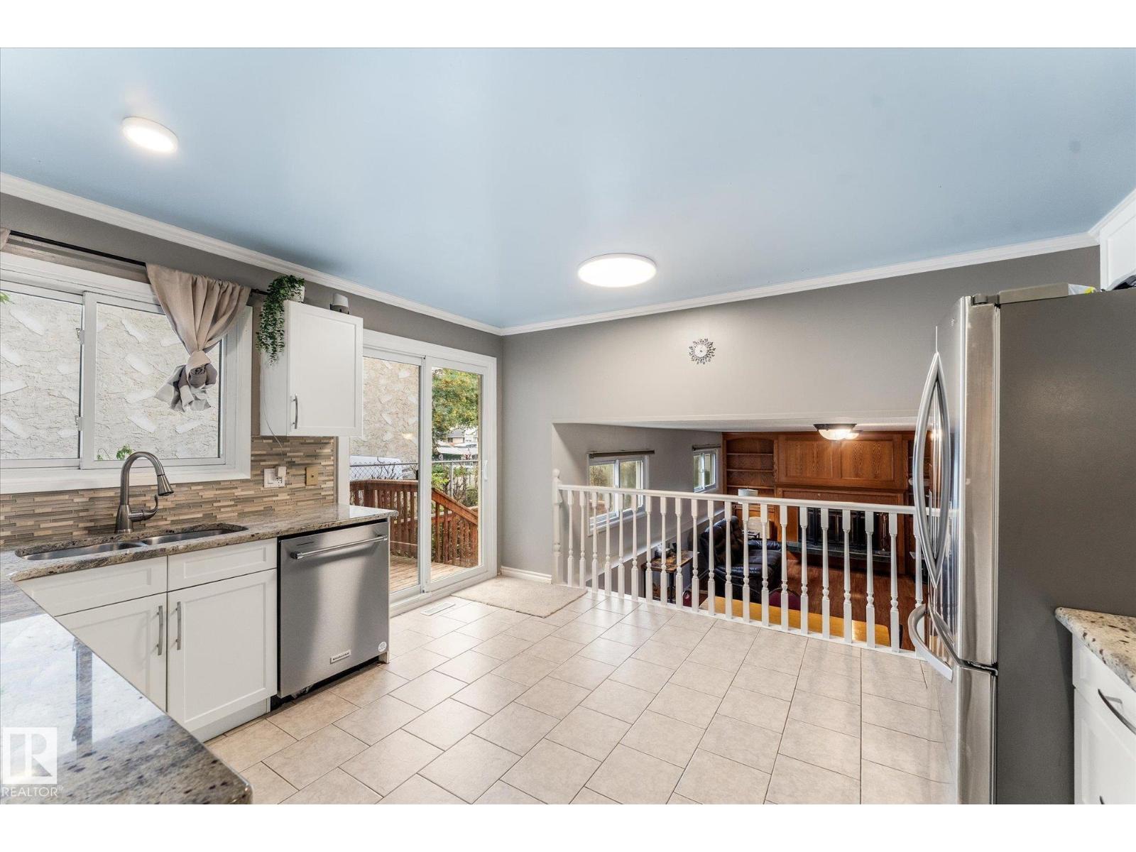 3 WINDERMERE DR S - 18