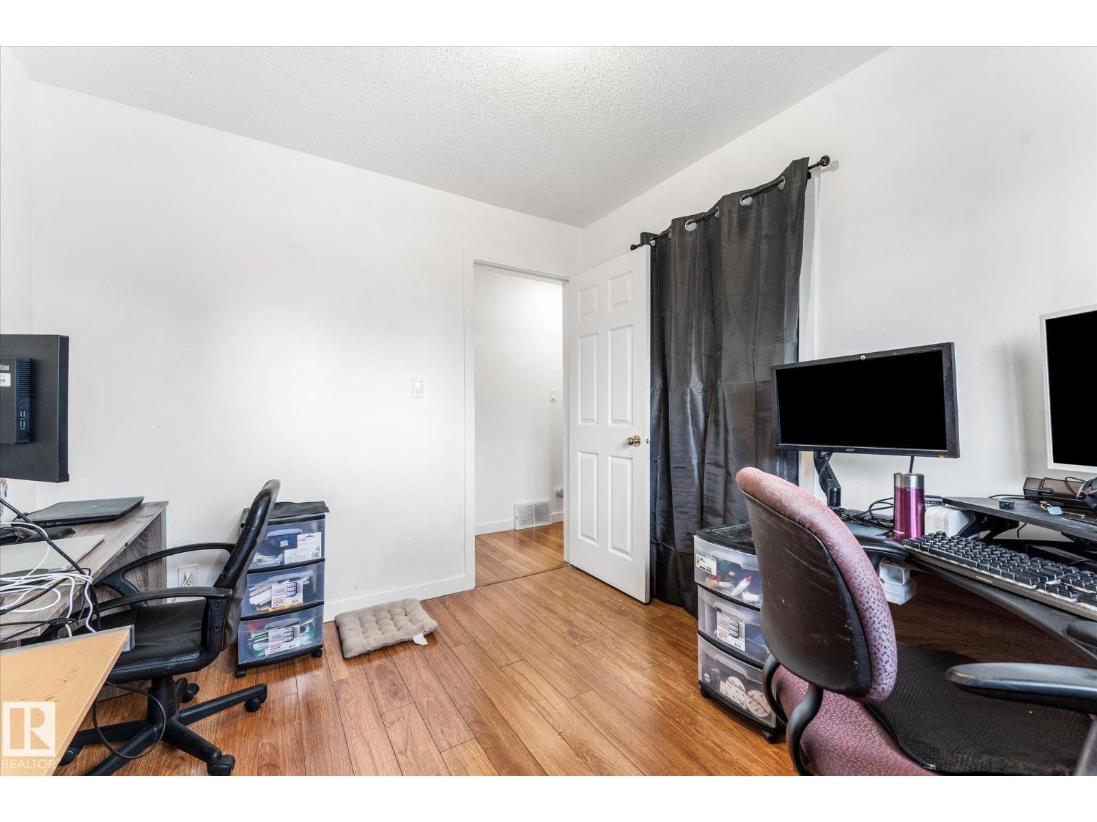 3 WINDERMERE DR S - 26
