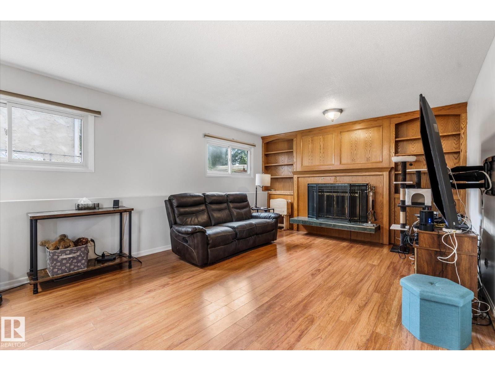 3 WINDERMERE DR S - 28