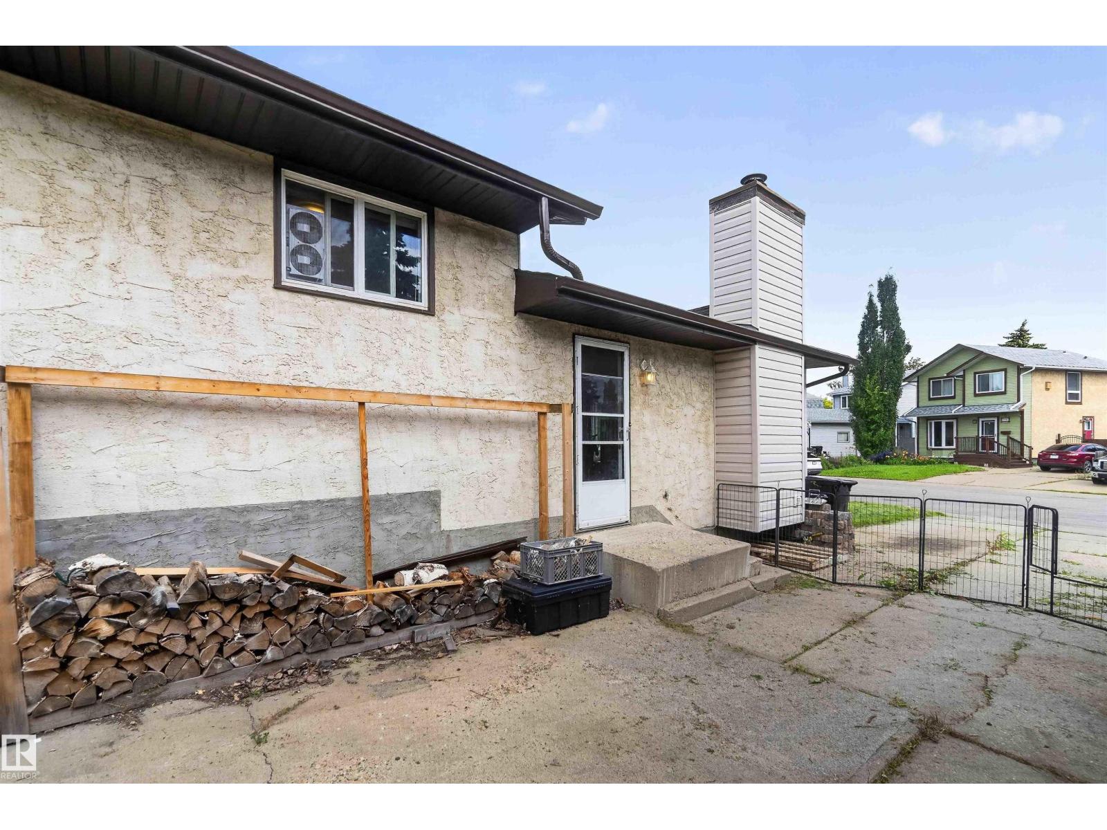17132 96 ST NW - 30