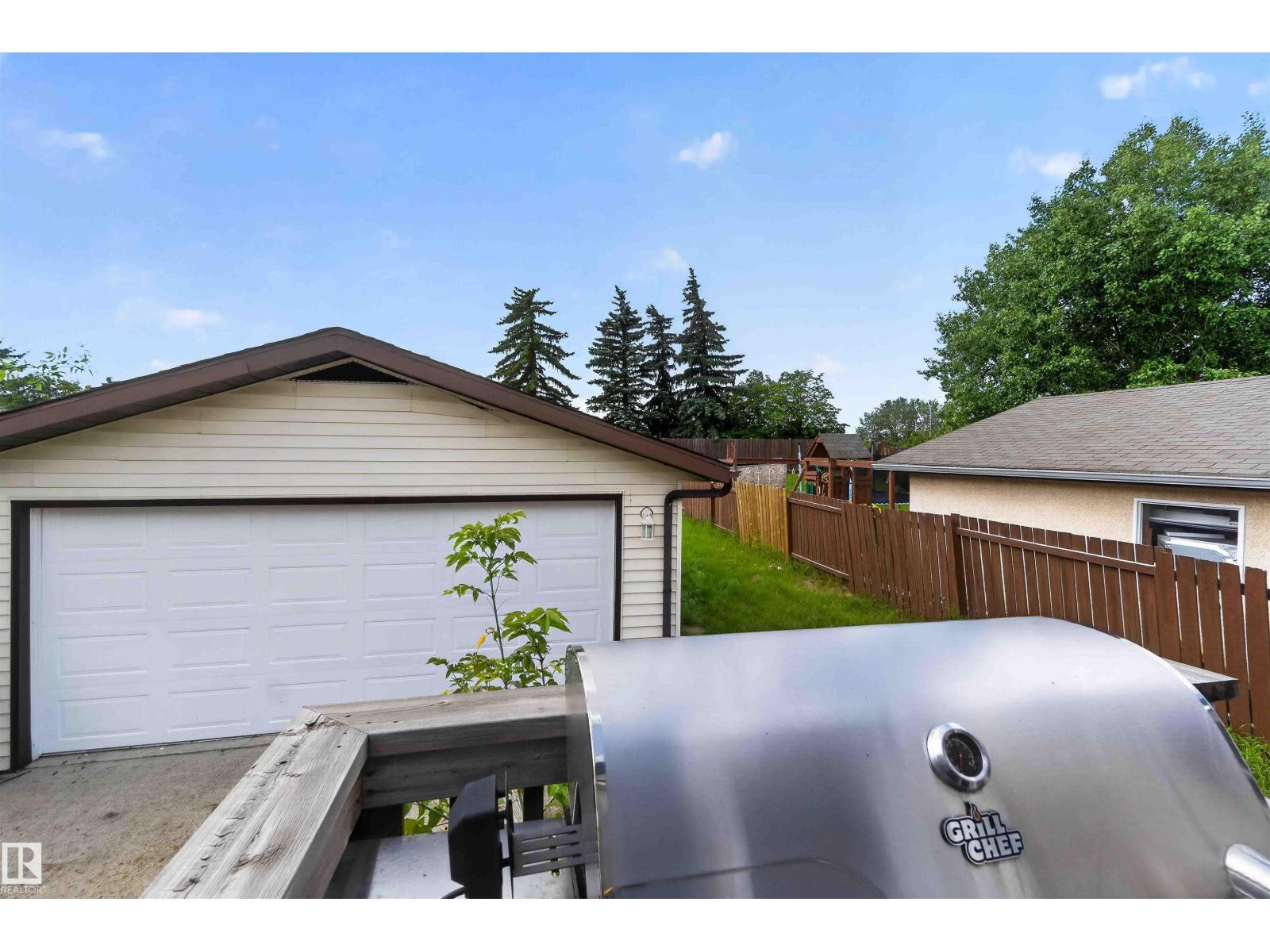 17132 96 ST NW - 32