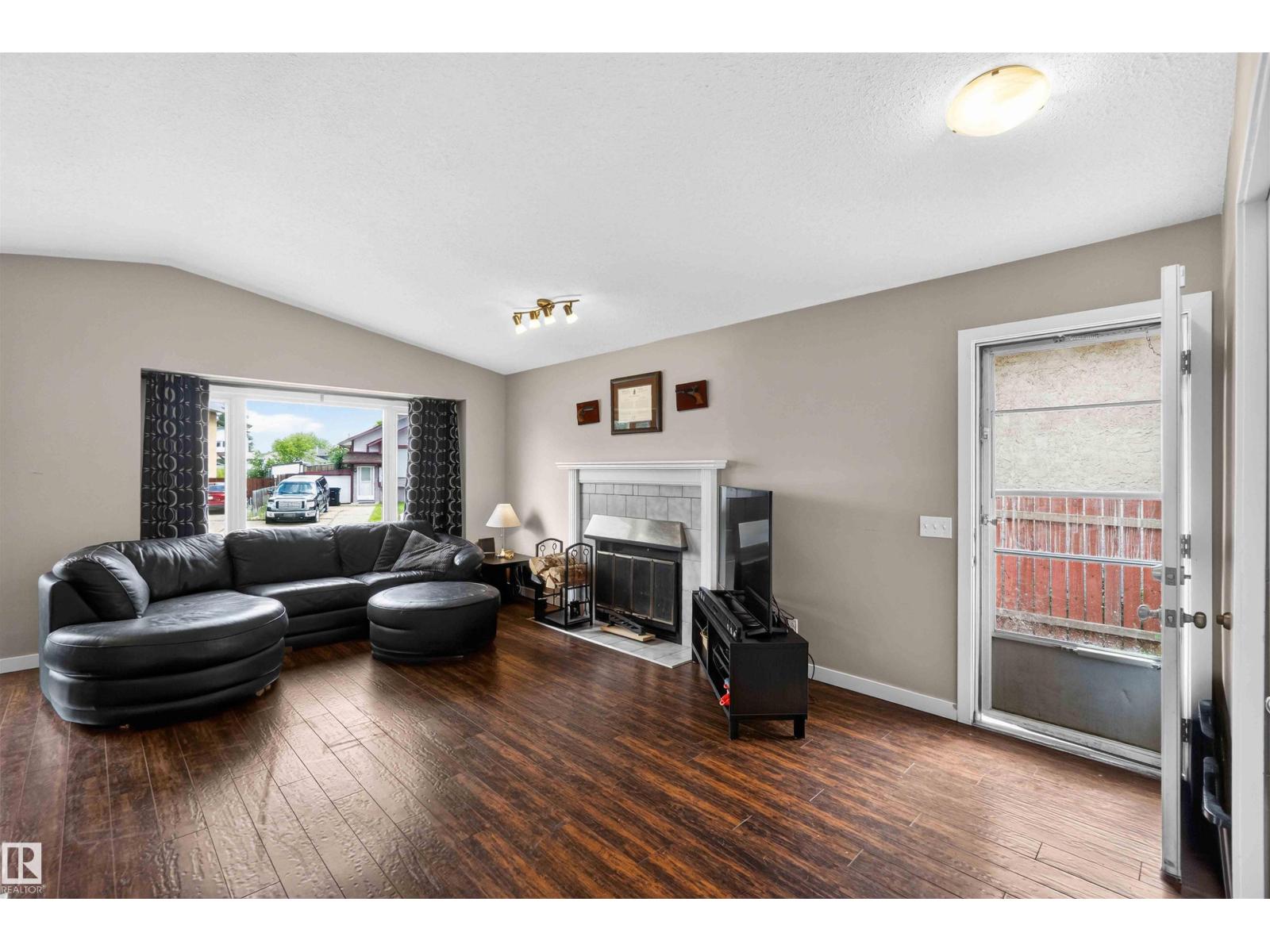 17132 96 ST NW - 4