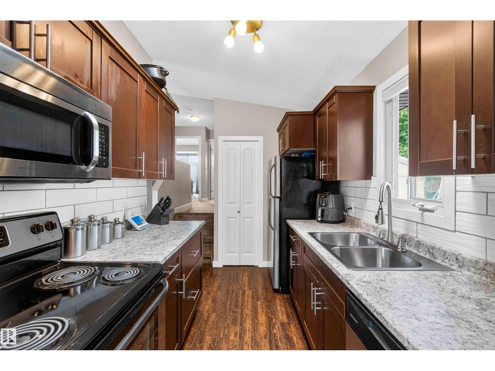 17132 96 ST NW - 8