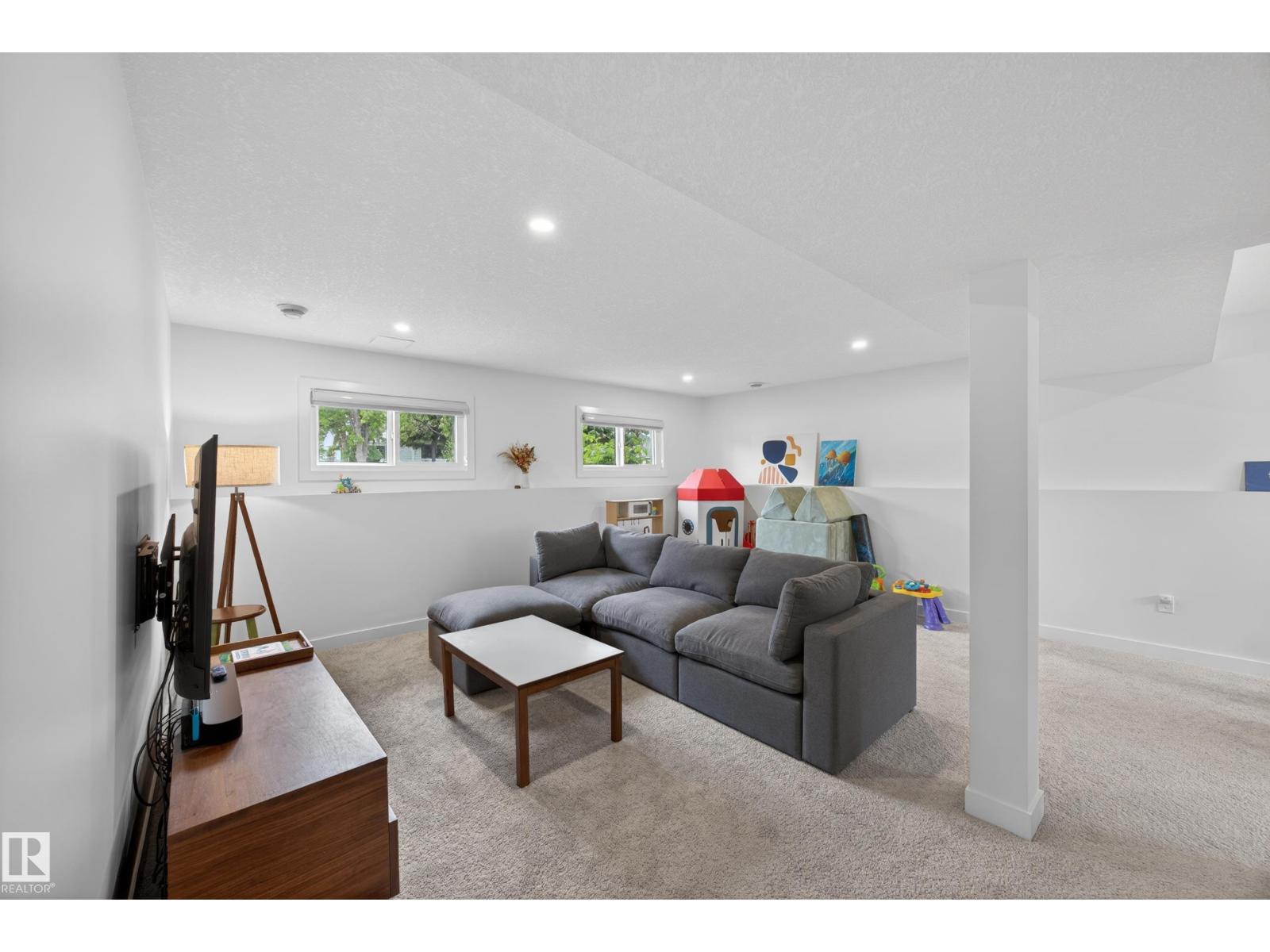9915 154 ST NW - 18