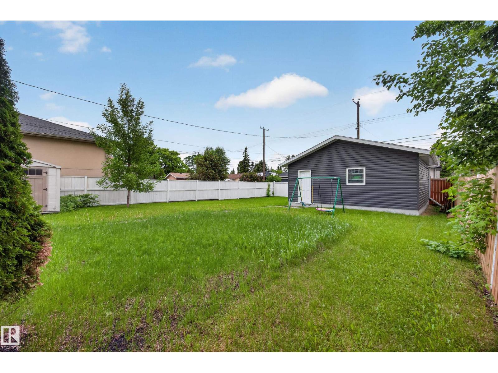 9915 154 ST NW - 32